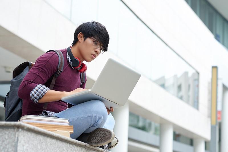 Kerja Sambil Kuliah? Apa Mungkin? Simak Tipsnya
